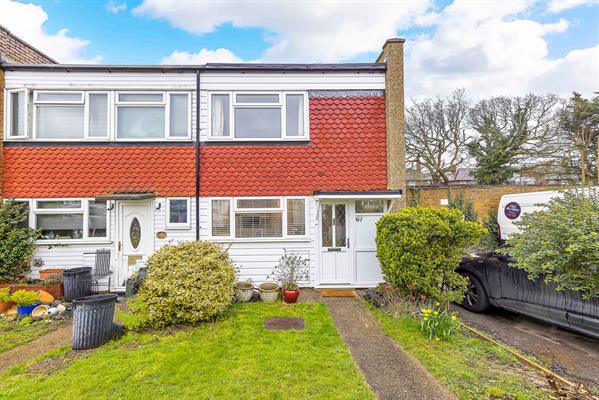Long green, Chigwell, IG7